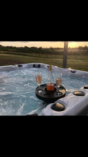 Gîte calme sans voisins, jacuzzi (Gite calme sans voisins, jacuzzi) in Gacé