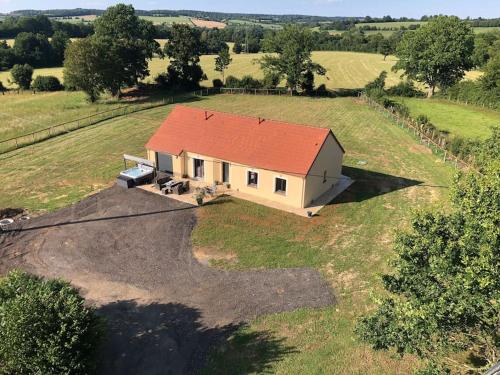Gîte calme sans voisins, jacuzzi (Gite calme sans voisins, jacuzzi) in Gacé