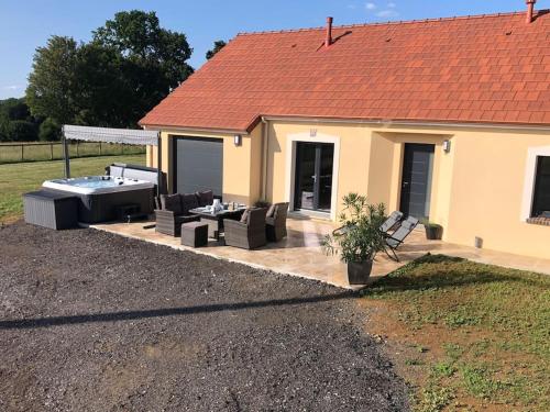 Gîte calme sans voisins, jacuzzi (Gite calme sans voisins, jacuzzi) in Gacé