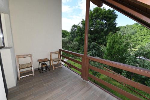 Rõdu/terrass, Casa cu Scări (Casa cu Scari) in Cornu De Jos