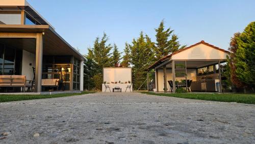 Vista exterior, Modern Steel & Glass Smart house with home cinema in Chalkidiki