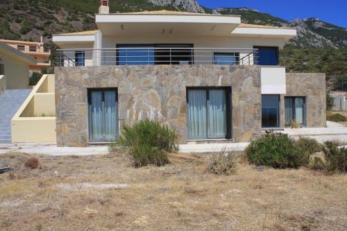 260sqm villa in Loutraki with a sea view