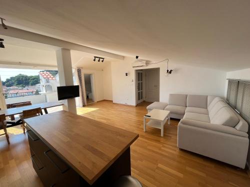Apartments Leut