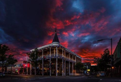 Weatherford Hotel