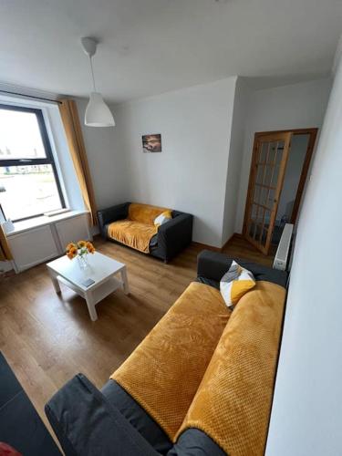 Homely 3 bed town centre flat - St Fergus