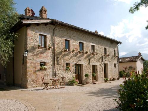 Casale con vista sui Monti Sibillini e piscina