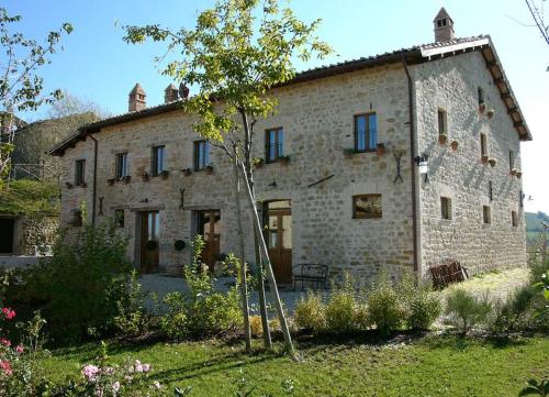 Casale con vista sui Monti Sibillini e piscina