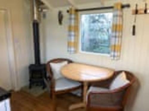 المرافق, Idyllic Shepherds Hut glorious views to South Downs 'Perch' in أكفيلد