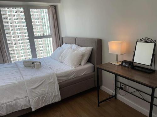 2BR spacious stylish condo near mall