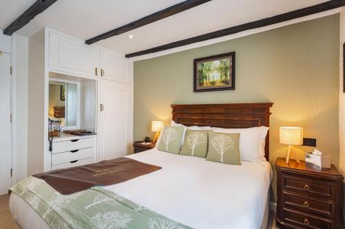 The Jamaica Inn - image 2