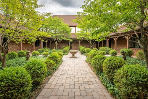 The English Inn of Charlottesville