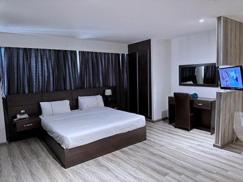 1 queen bed