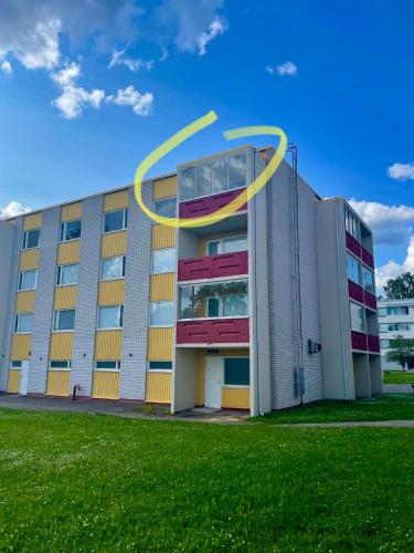 ทัศนียภาพภายนอกโรงแรม, Ylimmän kerroksen kaksio Varkaudessa (Ylimman kerroksen kaksio Varkaudessa) in วารเกาส์