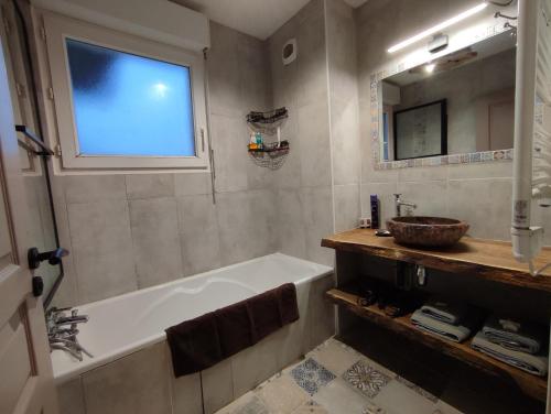 ห้องน้ำ, Appartement en bord de Loire in แซ็ง ฌอง เดอ แบร