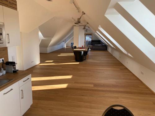 Salzburg-Loft im Stadtteil Leopoldskron-Moos 120qm mit Balkon & Untersbergblick