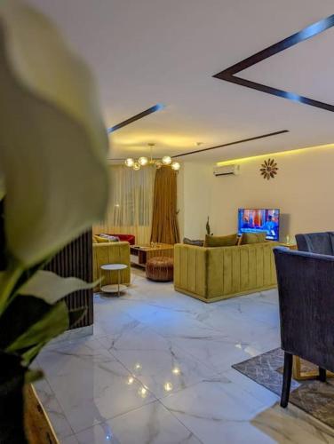 Cozy Three Bedroom Apartment