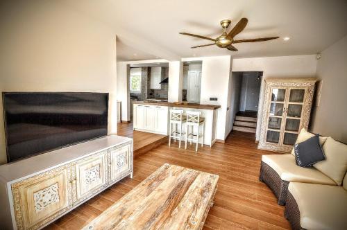 Leng Vacation Home - Tap to explore photos