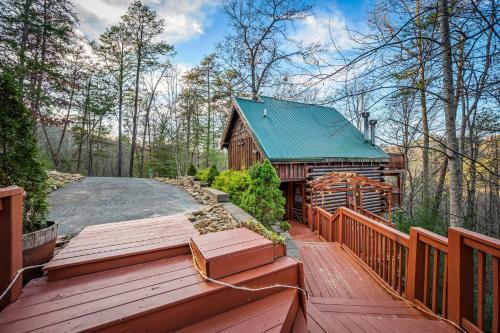 CABIN in a GATED RESORT with SEASONAL RESORT POOL