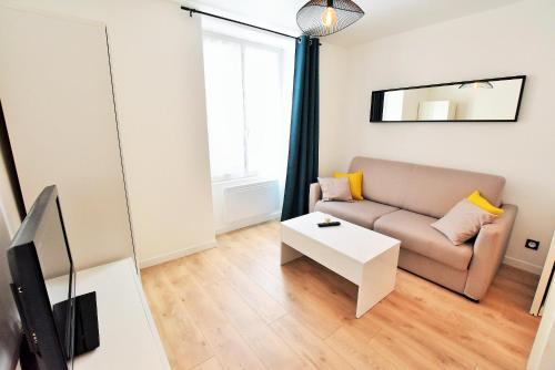 Общ салон/телевизионна зона, Appartement au coeur de la ville de Taverny in Таверни