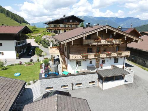 Gemütliche Dachgeschosswohnung mit Balkon & Garten (Gemutliche Dachgeschosswohnung mit Balkon & Garten) in Vorfusch