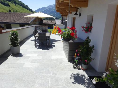 Gemütliche Dachgeschosswohnung mit Balkon & Garten (Gemutliche Dachgeschosswohnung mit Balkon & Garten) in Vorfusch
