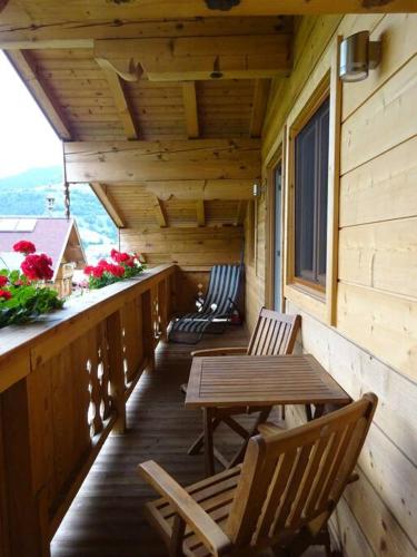Gemütliche Dachgeschosswohnung mit Balkon & Garten (Gemutliche Dachgeschosswohnung mit Balkon & Garten) in Vorfusch