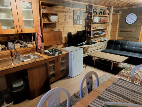 Kitchen, Guesthouse Nature Trails Sweden in Hajom