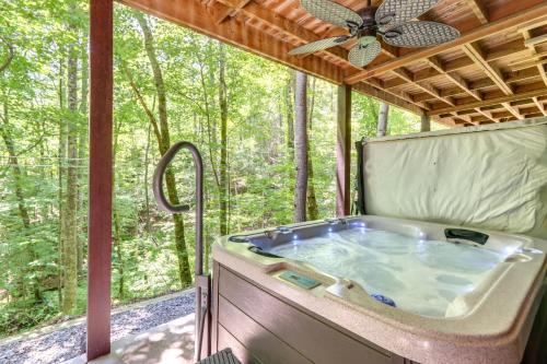 Ellijay Cabin with Deck and Hot Tub!