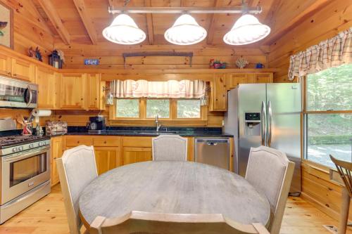 Ellijay Cabin with Deck and Hot Tub! in Ellijay, USA