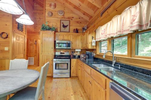 Ellijay Cabin with Deck and Hot Tub!