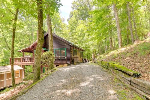 Ellijay Cabin with Deck and Hot Tub!