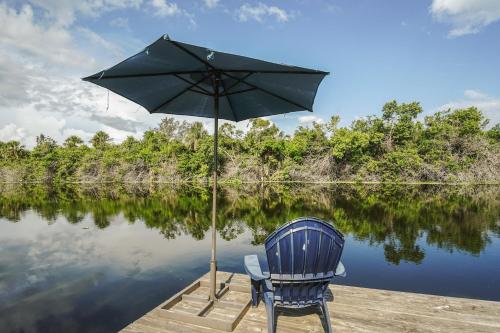 Port Charlotte Home with Sunroom, Grill and Fire Pit!