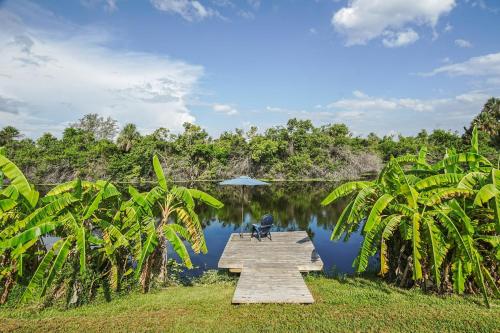 Port Charlotte Home with Sunroom, Grill and Fire Pit!