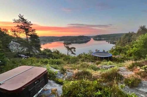Ümbrus, Cottage, boat, spa, private dock, Lillesand in Lillesand
