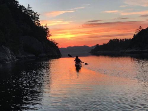 Cottage, boat, spa, private dock, Lillesand