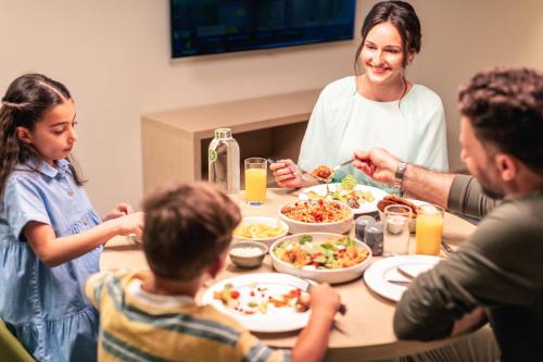 477923544 Holiday Inn & Suites - Dubai Science Park by IHG