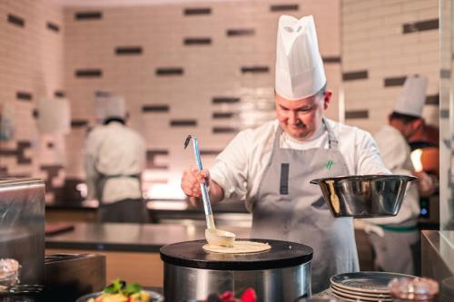 Food and beverages, Holiday Inn Hotel And Suites Dubai Science Park By IHG in Dubailand