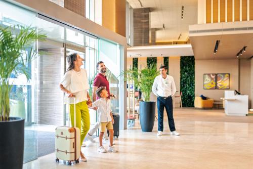 477923586 Holiday Inn & Suites - Dubai Science Park by IHG