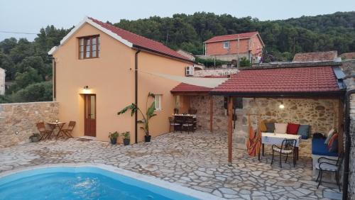 Holiday house "Acacia", for two with pool, Dol