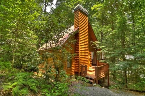 Tiny Creek Cabin Couples Retreat On Babbling Brook