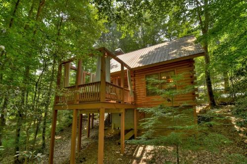 Tiny Creek Cabin Couples Retreat On Babbling Brook