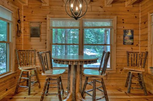 Tiny Creek Cabin Couples Retreat On Babbling Brook