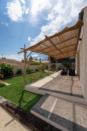 Facilities, Love room jacuzzi La Villa Des Charmes in Vias