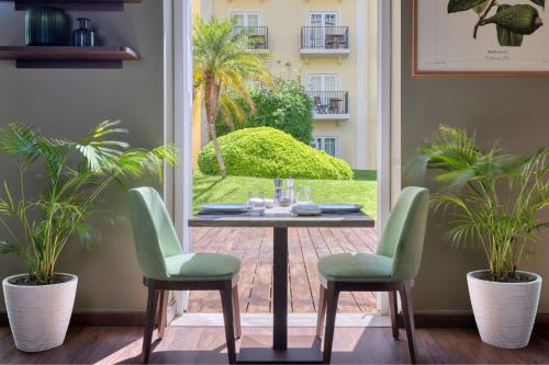 餐廳, 湖泊度假村 (The Lake Resort) in 維拉摩拉海濱