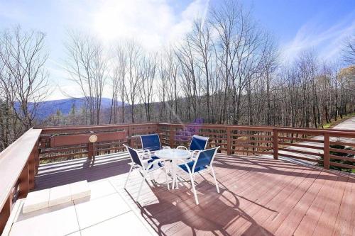 Spacious Mountain Home Close to Killington and Woodstock