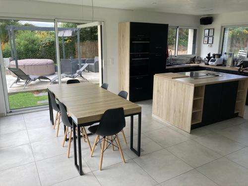 virtuve, Chambre cosy in Locquenole