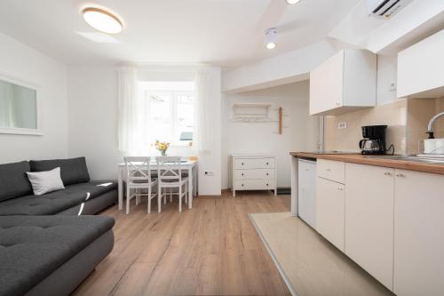Lota - Deluxe studio apartment from Noa's Garden 5