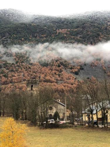 Cal Teixidó (Cal Teixido) in Vall de Cardos