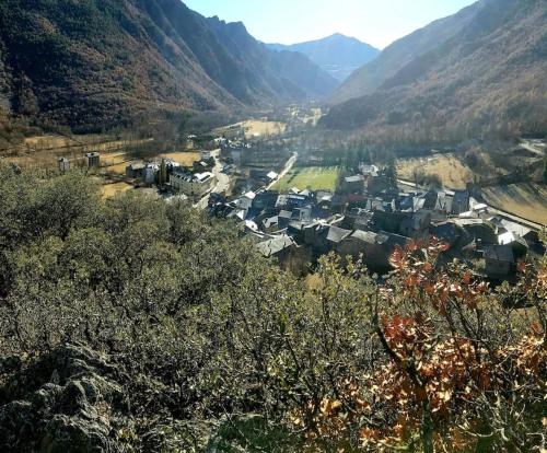 Cal Teixidó (Cal Teixido) in Vall de Cardos