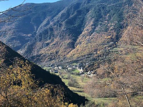 Cal Teixidó (Cal Teixido) in Vall de Cardos